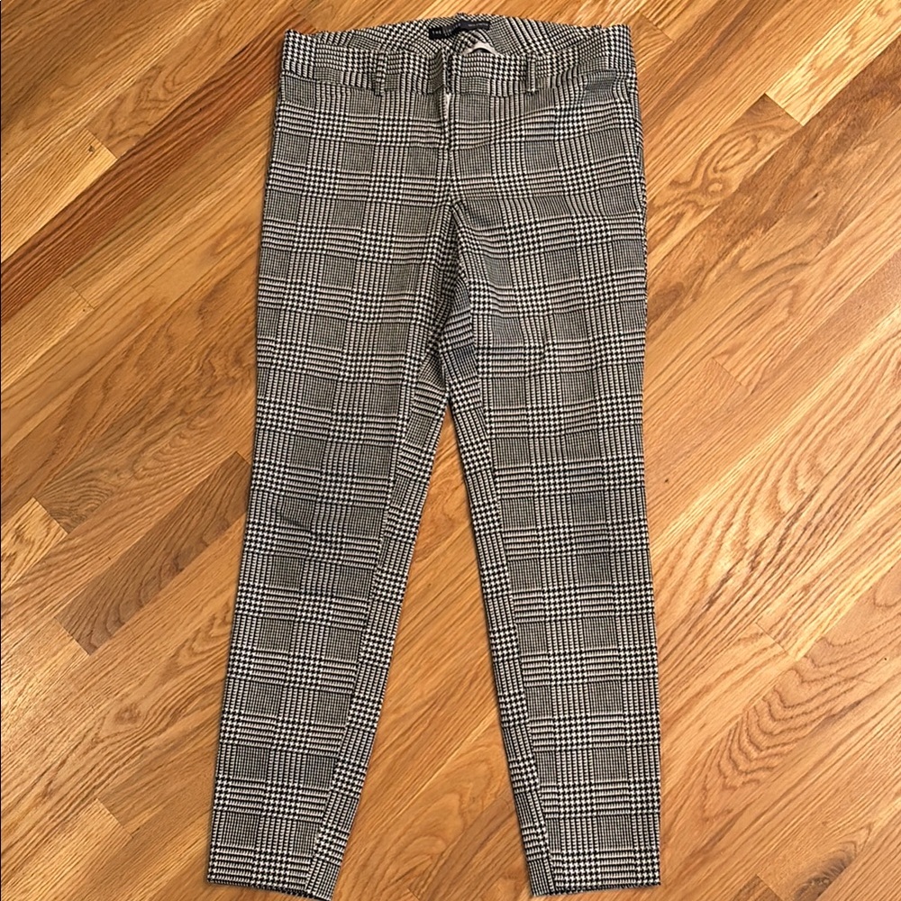 Woman’s Black and White Checkered Pants